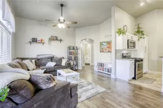 Photo #3: 2658823 Listing