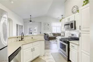 Photo #5: 2658823 Listing