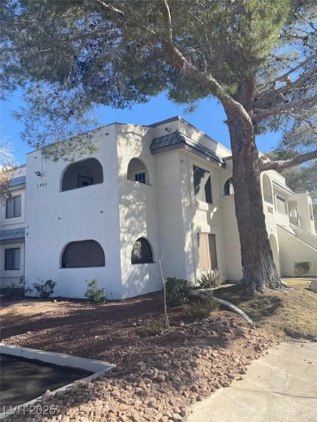 MLS: 2658856 Condo For Sale