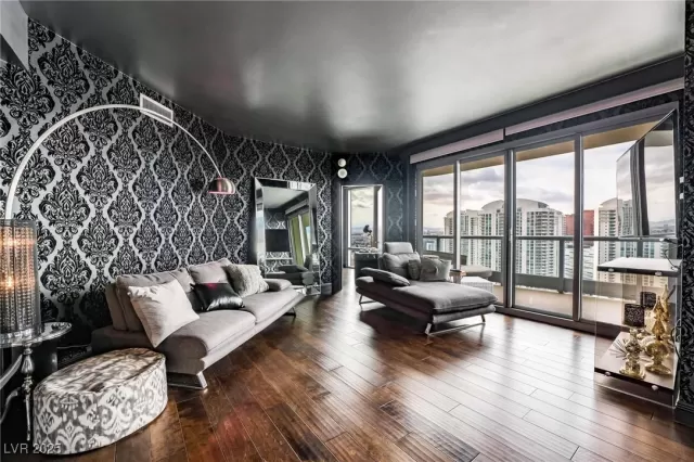 MLS: 2658905 Condo For Sale