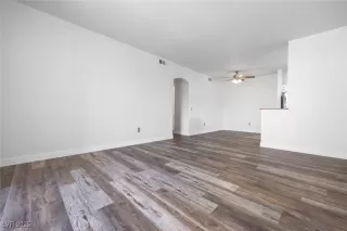 Photo #3: 2658923 Listing