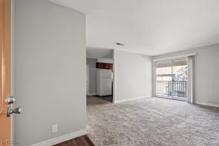 Photo #6: 2658955 Listing