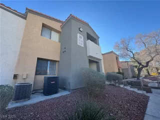 Photo #2: 2658956 Listing 