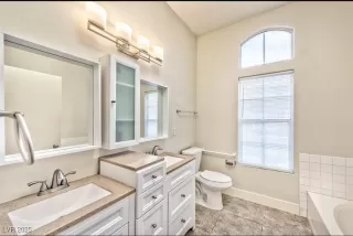 Photo #6: 2658985 Listing