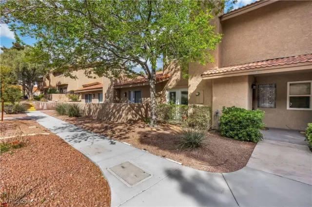MLS: 2658990 Condo For Sale