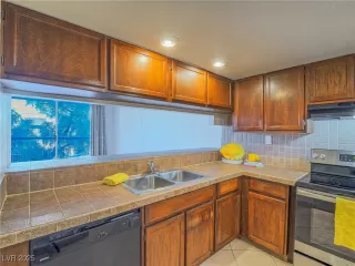 Photo #6: 2659005 Listing 