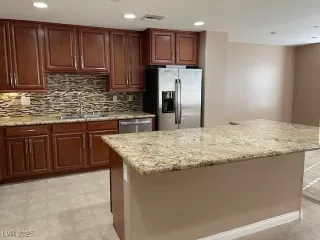 Photo #1: 2659008 Listing 