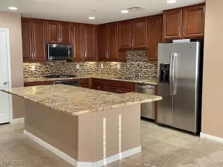 Photo #2: 2659008 Listing 