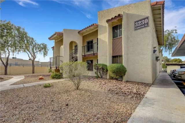 MLS: 2659035 Condo For Sale