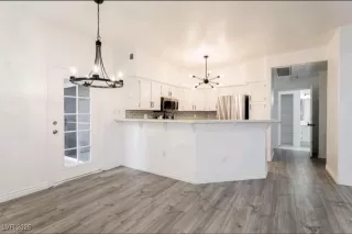 Photo #1: 2659105 Listing