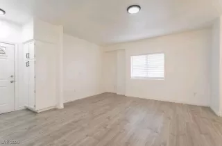 Photo #3: 2659105 Listing