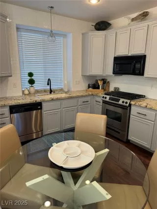 Photo #3: 2659158 Listing 