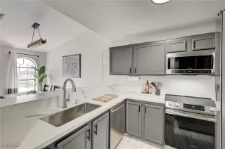 Photo #3: 2659186 Listing