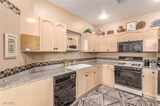 Photo #2: 2659212 Listing