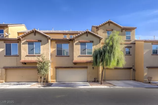 MLS: 2659309 Condo For Sale