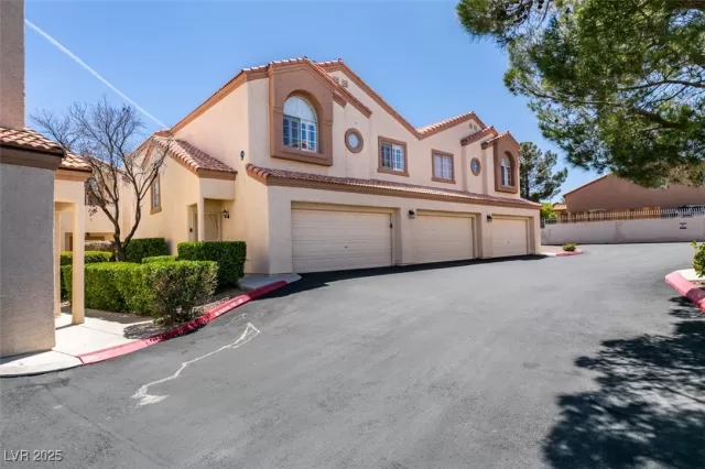 MLS: 2659345 Condo For Sale