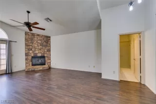 Photo #3: 2659345 Listing