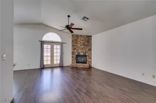 Photo #4: 2659345 Listing