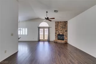 Photo #5: 2659345 Listing