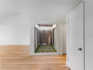 Photo #5: 2659483 Listing