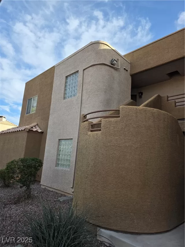 MLS: 2659592 Condo For Sale