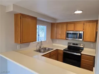 Photo #1: 2659592 Listing 