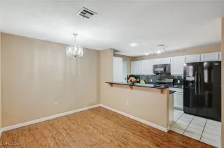 Photo #3: 2659593 Listing