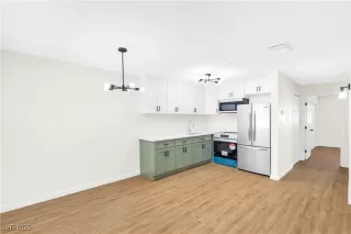 Photo #3: 2659596 Listing