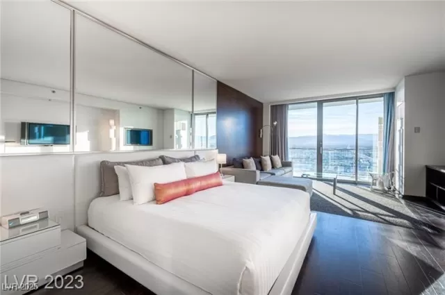 MLS: 2659625 Condo For Sale