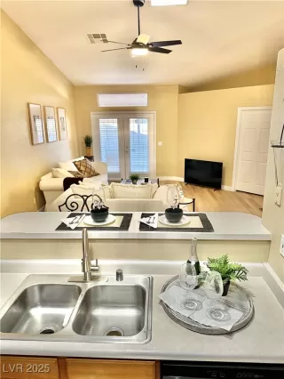 Photo #2: 2659646 Listing 