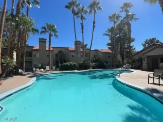 Photo #5: 2659763 Listing