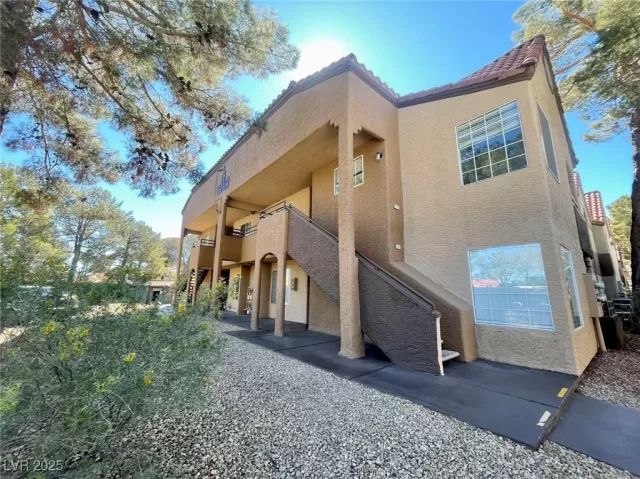 MLS: 2659807 Condo For Sale