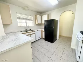 Photo #5: 2659807 Listing 