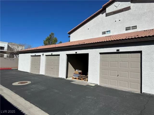 MLS: 2659902 Condo For Sale