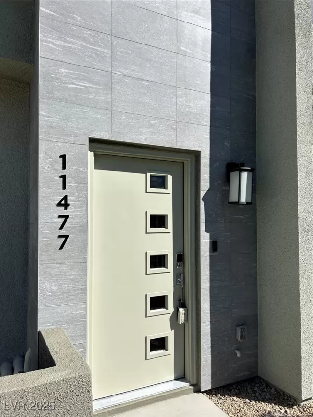 MLS: 2659905 Condo For Sale