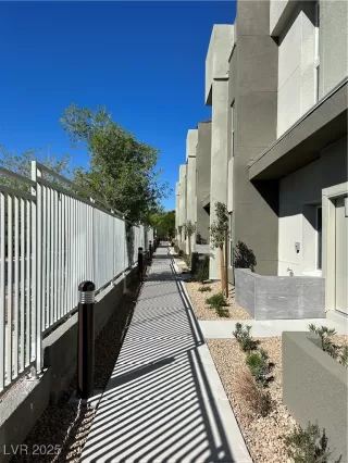 Photo #1: 2659905 Listing 