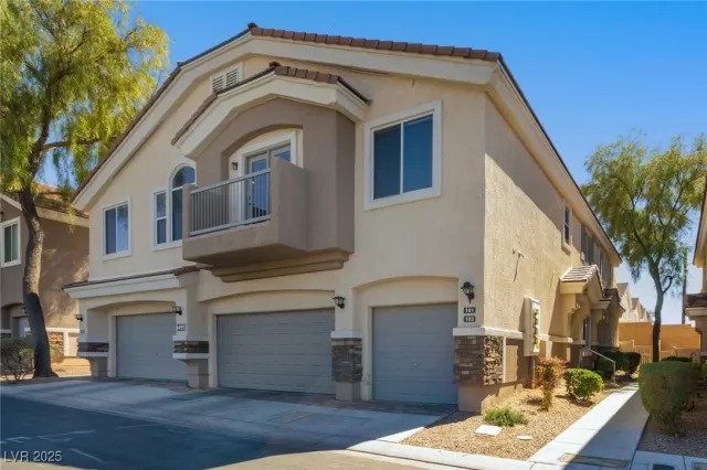 MLS: 2659962 Condo For Sale