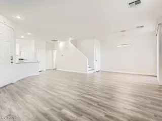 Photo #1: 2659987 Listing 