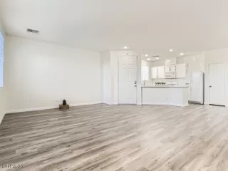 Photo #2: 2659987 Listing 