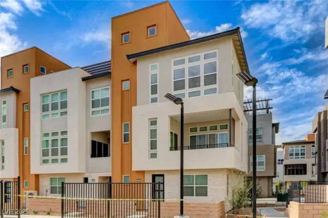 MLS: 2660006 Condo For Sale