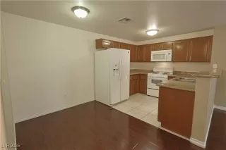 Photo #4: 2660025 Listing