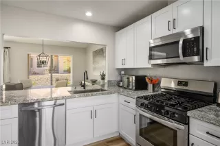 Photo #1: 2660048 Listing