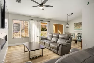 Photo #5: 2660048 Listing