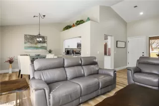 Photo #6: 2660048 Listing