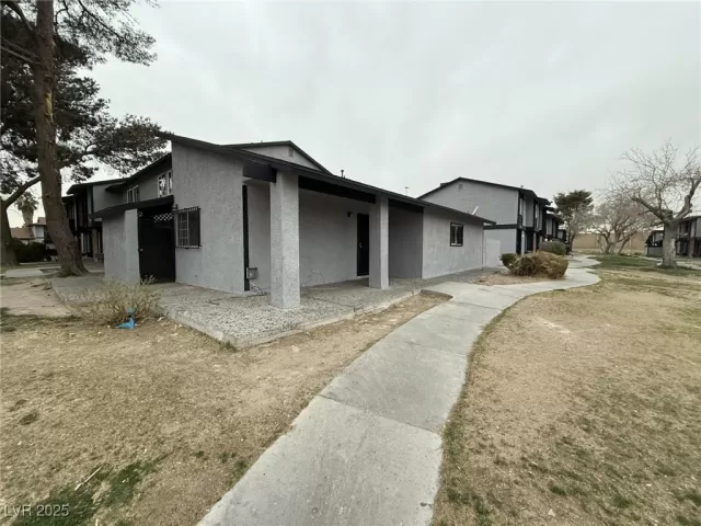 MLS: 2660111 Condo For Sale