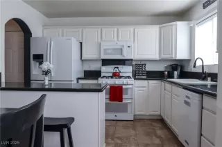 Photo #4: 2660164 Listing