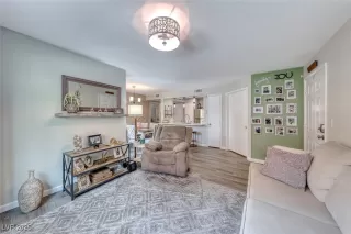 Photo #4: 2660257 Listing