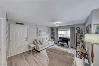 Photo #5: 2660257 Listing