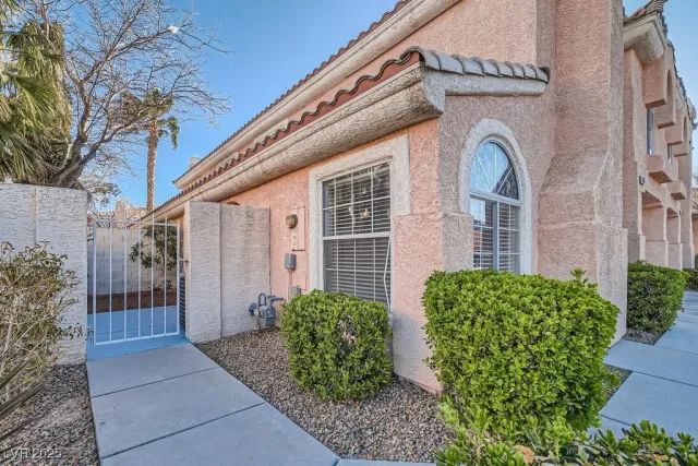 MLS: 2660355 Condo For Sale