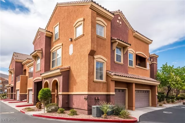 MLS: 2660412 Condo For Sale